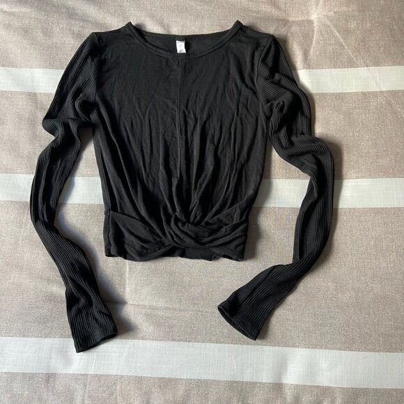 EUC ALO Yoga Black Fitted Twist Front Top Sz XS - Picture 2 of 5
